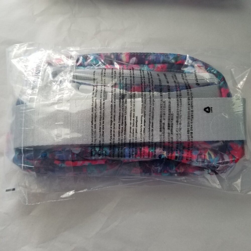 LULULEMON Everywhere Belt Bag Long Strap 1L Flower Glide Multi Vapor NWT - Picture 2 of 9